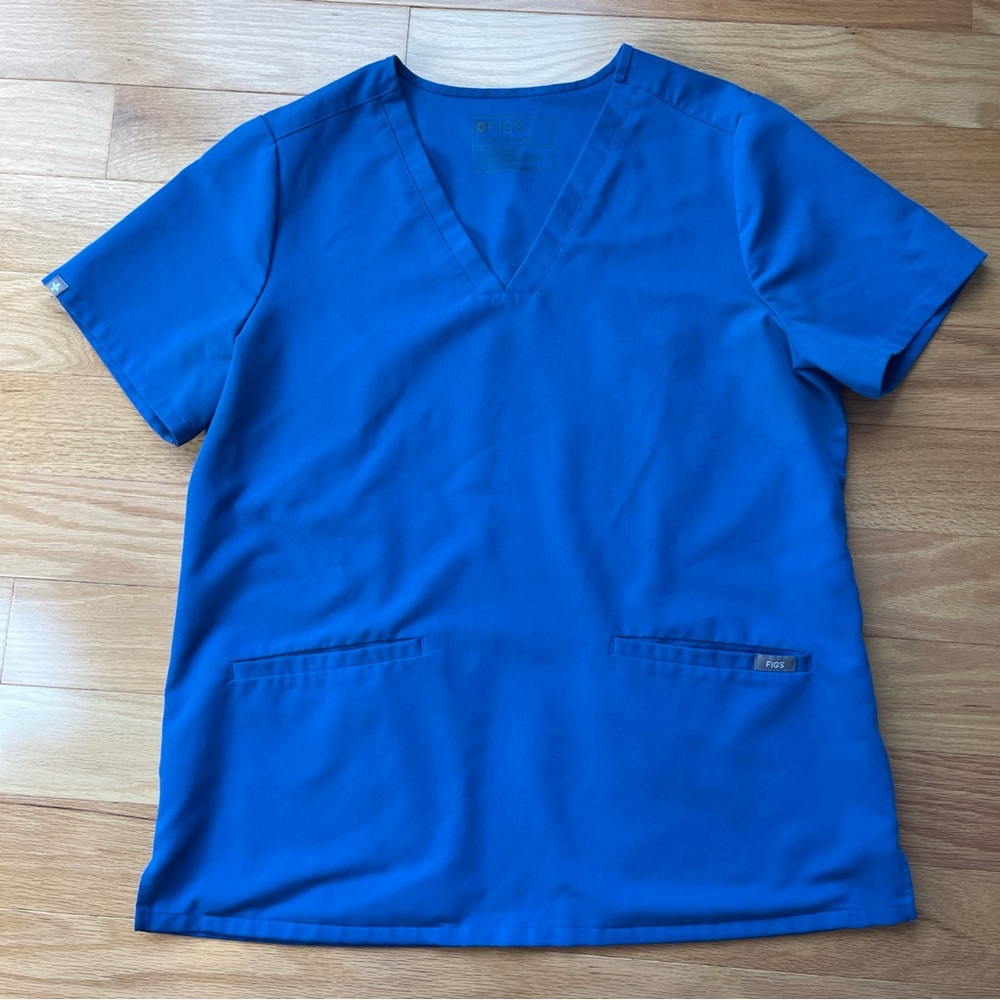 FIGS Casma Top three pocket royal blue size Large